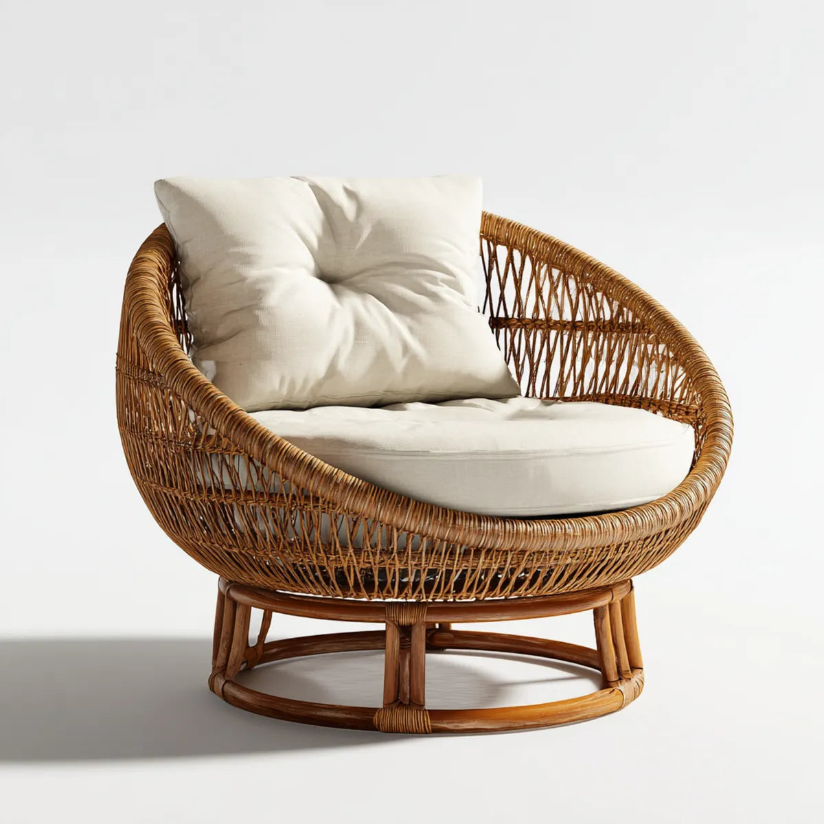Poltrona lounge in rattan naturale marrone con cuscini avorio rotonda 90 x 86 x 82 cm