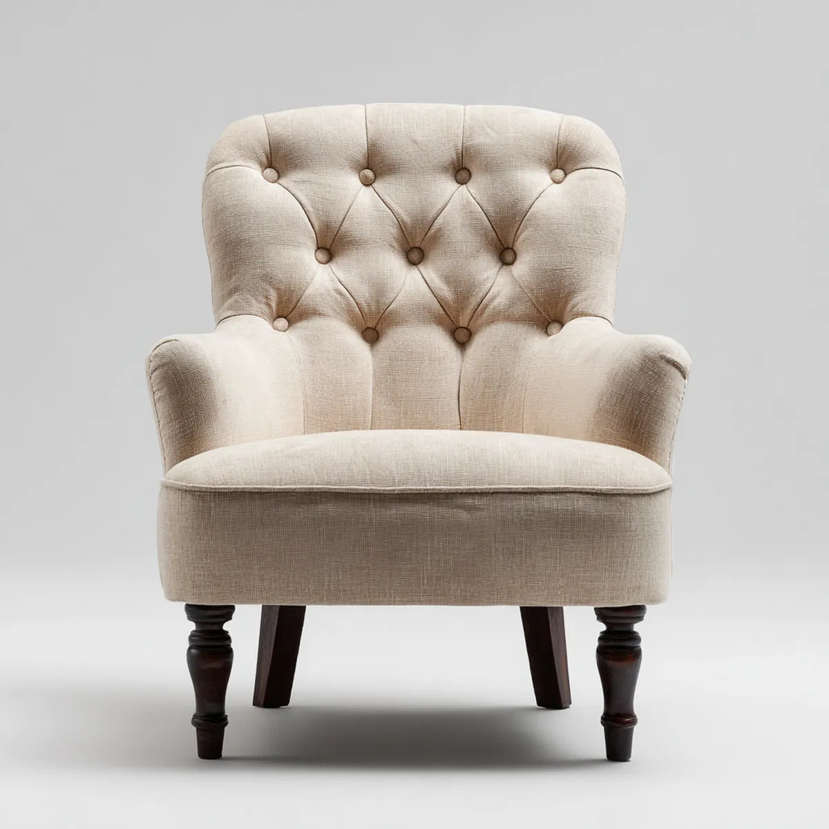 Poltrona bergère trapuntata beige in poliestere con gambe in legno massello 75 x 82 x 102 cm