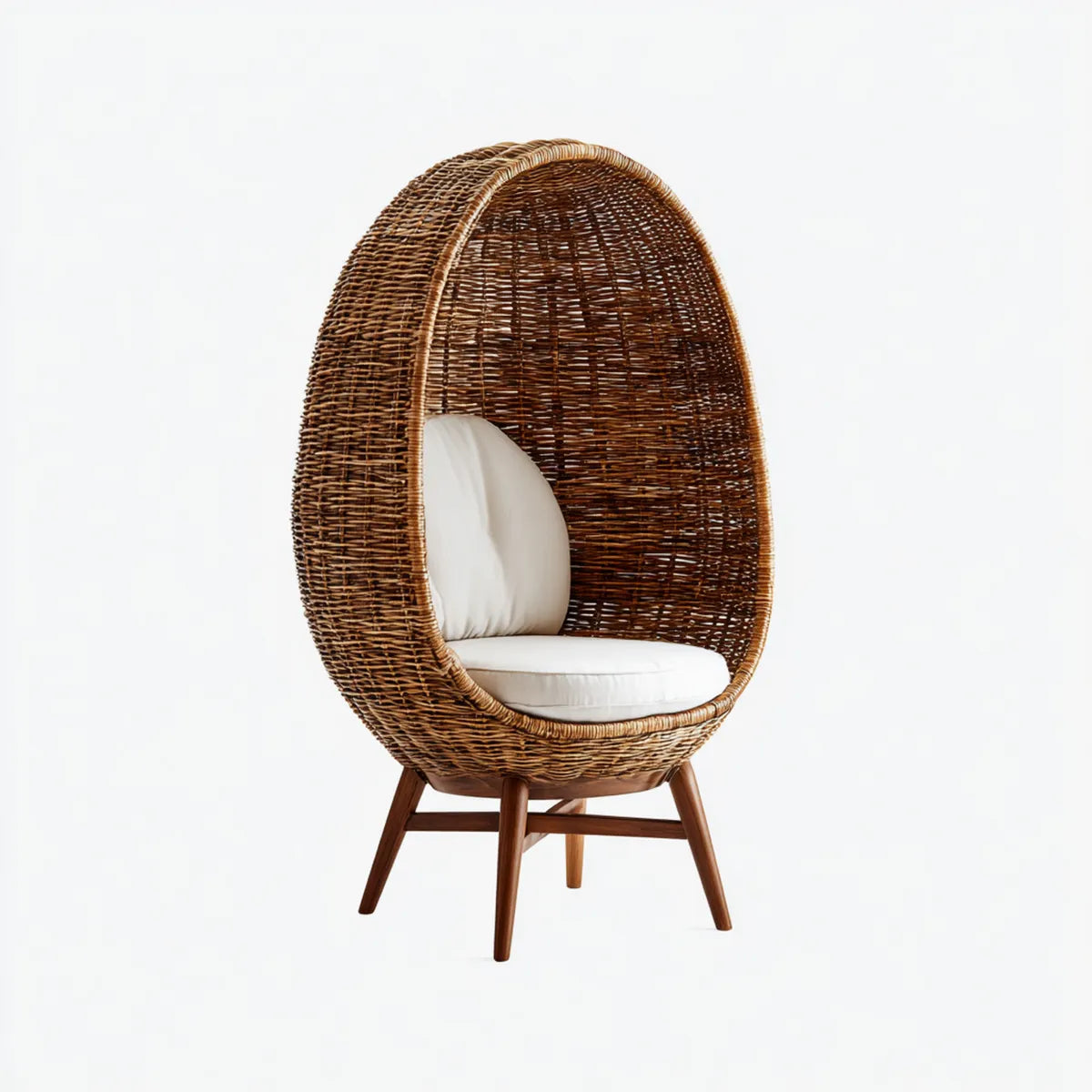 Poltrona da soggiorno in rattan naturale marrone con cuscini bianchi forma ovale 100 x 90 x 150 cm