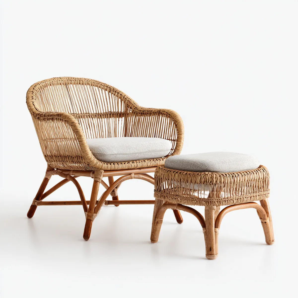 Set poltrona con poggiapiedi in rattan naturale beige con cuscini 75 x 80 x 78 cm